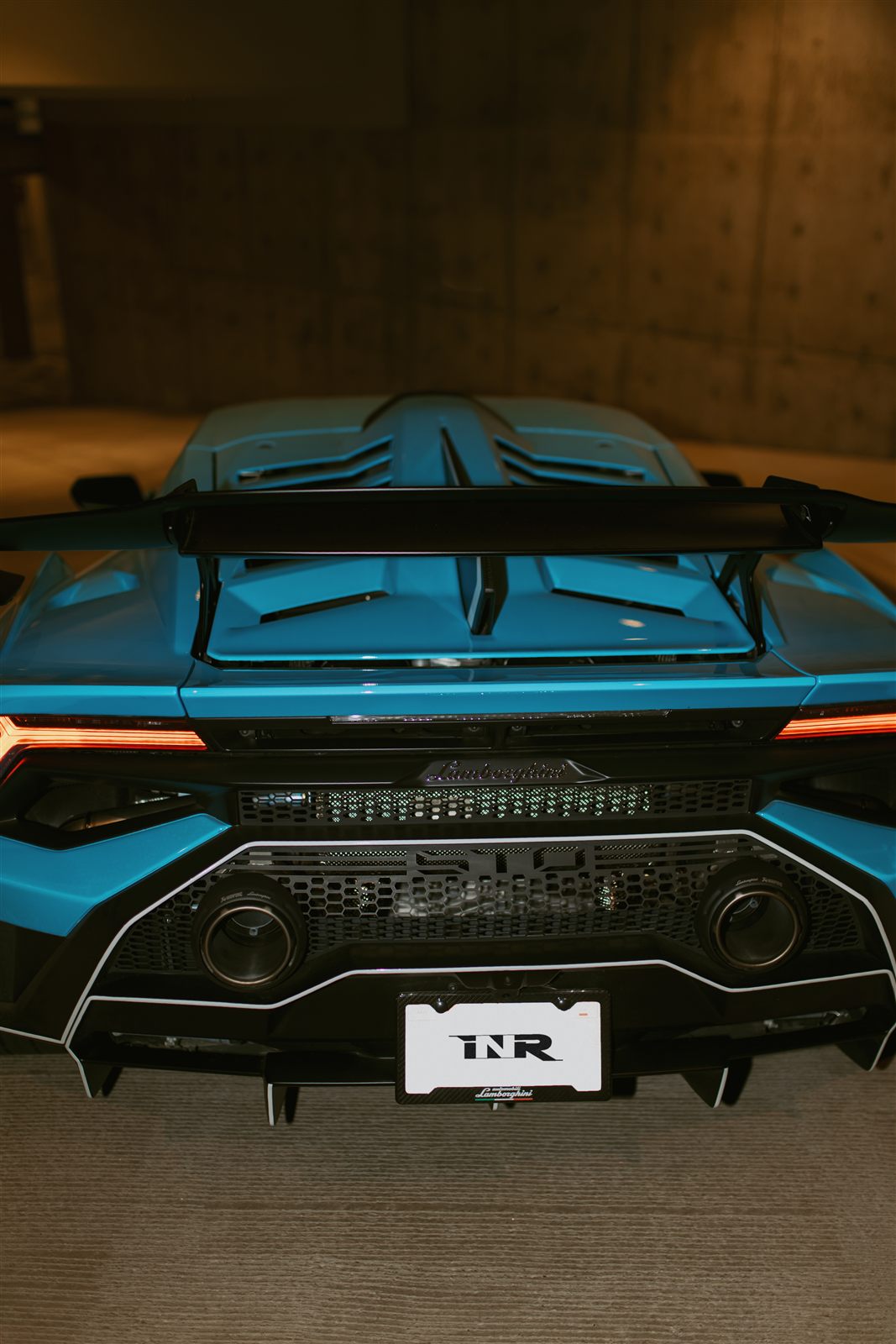 Straight-on rear: wing, diffuser, and exhaust